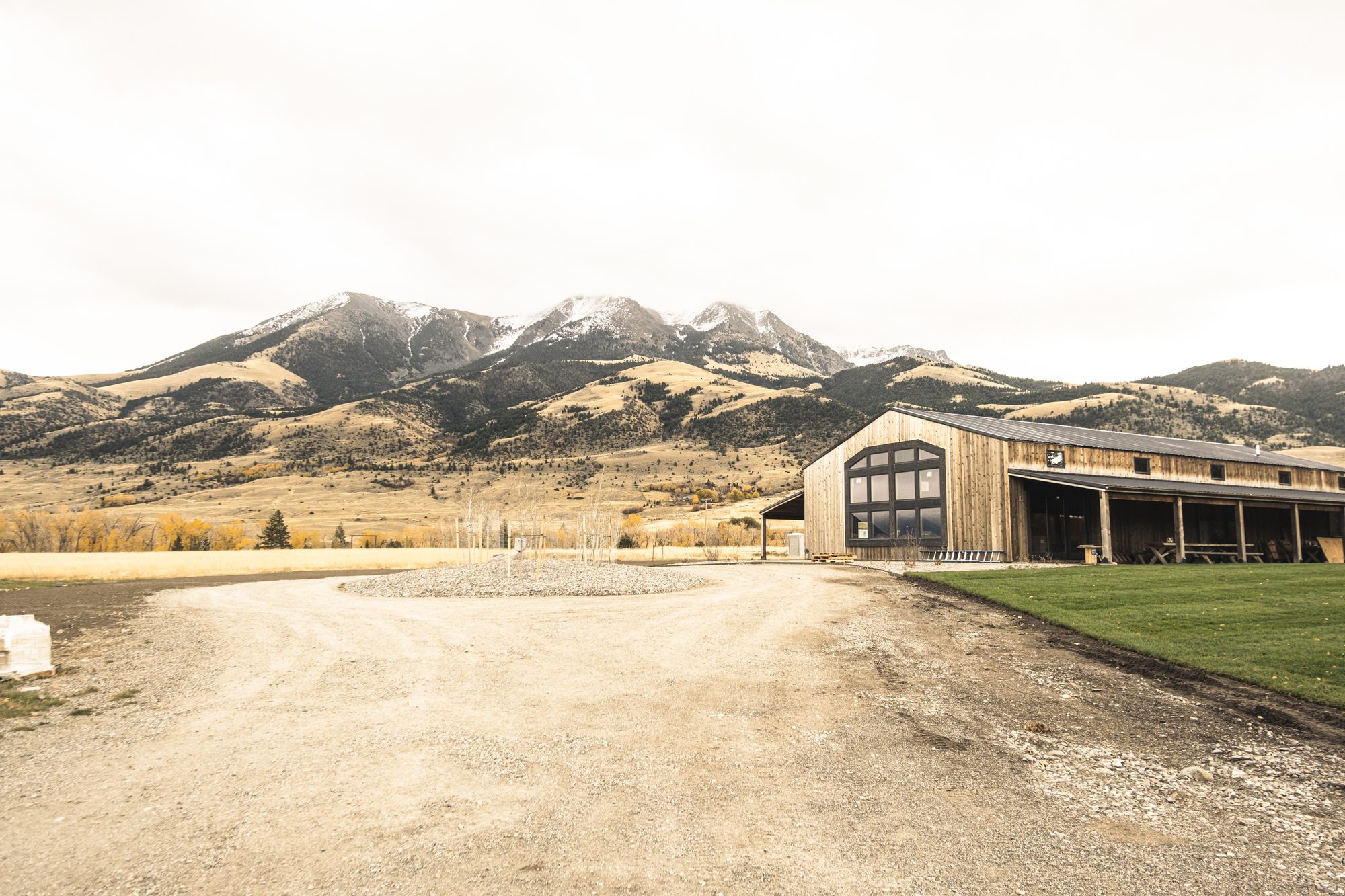 Six Mile Creek Ranch barn with the Absaroka mountains behind
